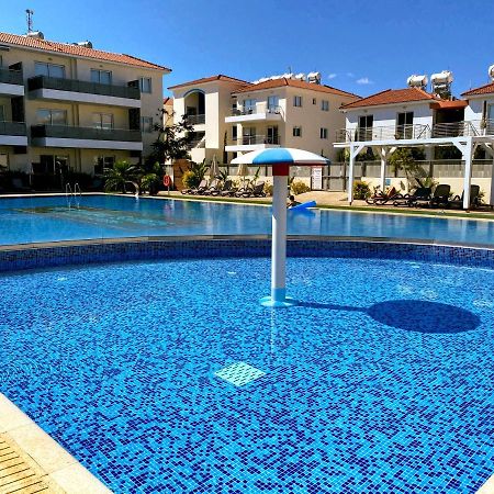 Domino Blue Apartment Paralimni Exterior photo