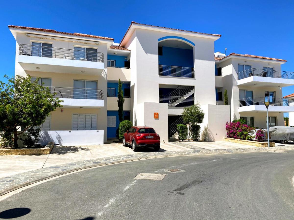 Domino Blue Apartment Paralimni Exterior photo