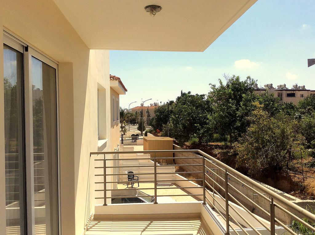 Domino Blue Apartment Paralimni Exterior photo