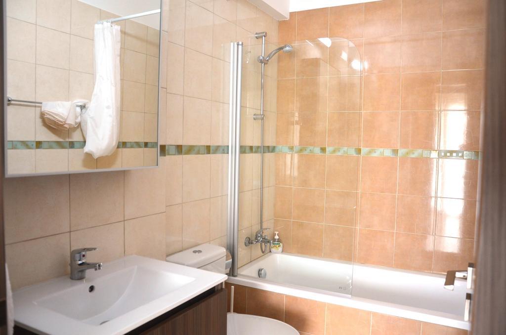 Domino Blue Apartment Paralimni Exterior photo